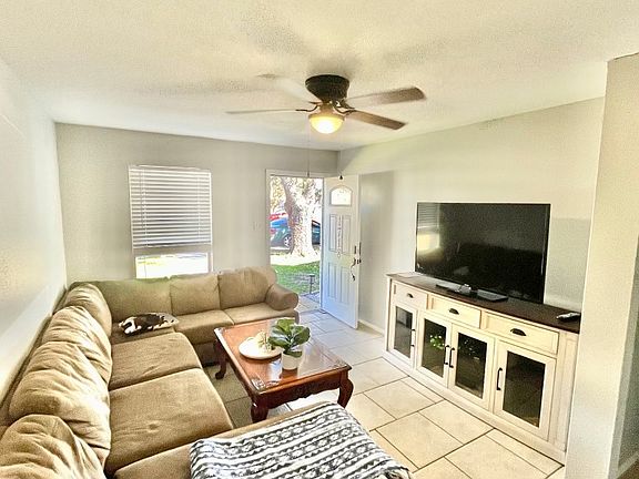 Living room (Common area)