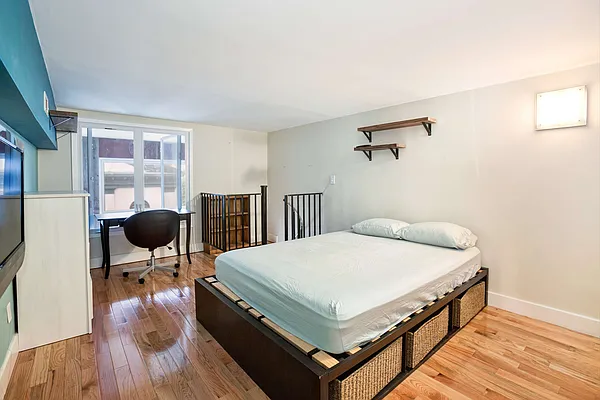Rented by Warburg | media 26