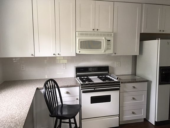 4th image of 505 Hilltop Dr