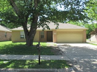 719 Hallvale Dr, White Settlement, TX 76108