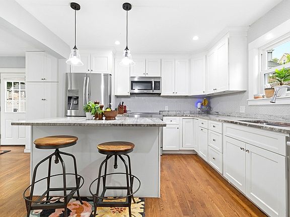 3rd image of 7 Harvard St