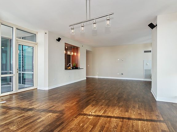 4th image of 505 N McClurg Ct APT 3002