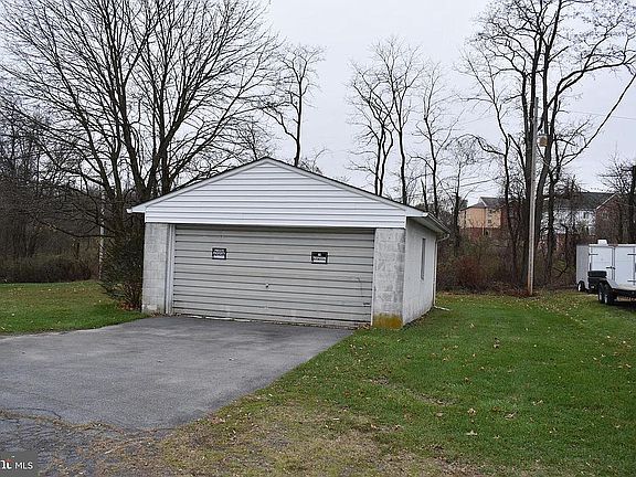 3rd image of 244 N Hershey Rd