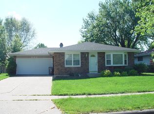 860 Mohawk Dr, Elgin, IL 60120