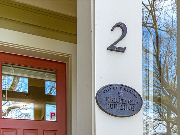 3rd image of 88 Dallas Rd #2