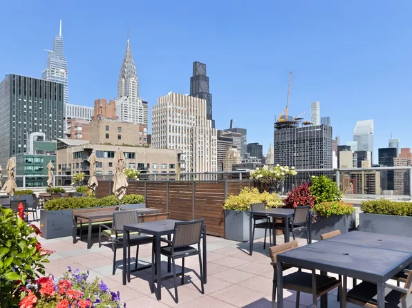 300 East 40th Street image 11 of 16