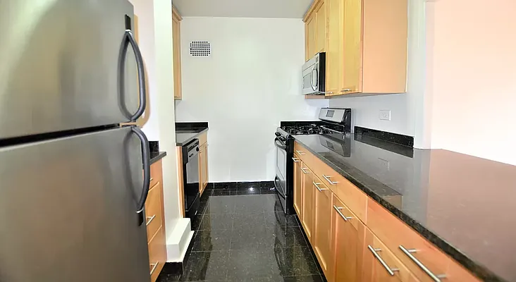 Rented by Manhattan Realty Group | media 9