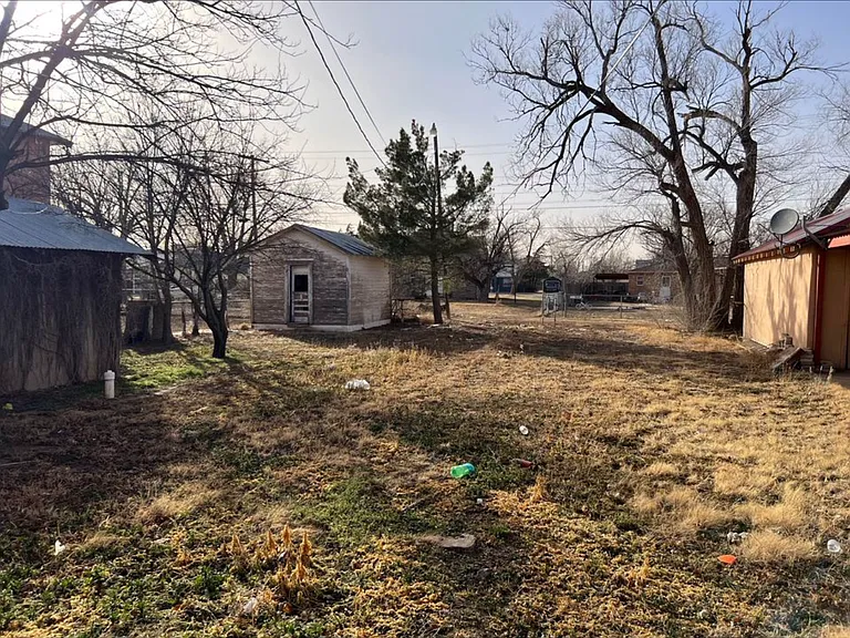 327 N Austin Ave — Photo 11