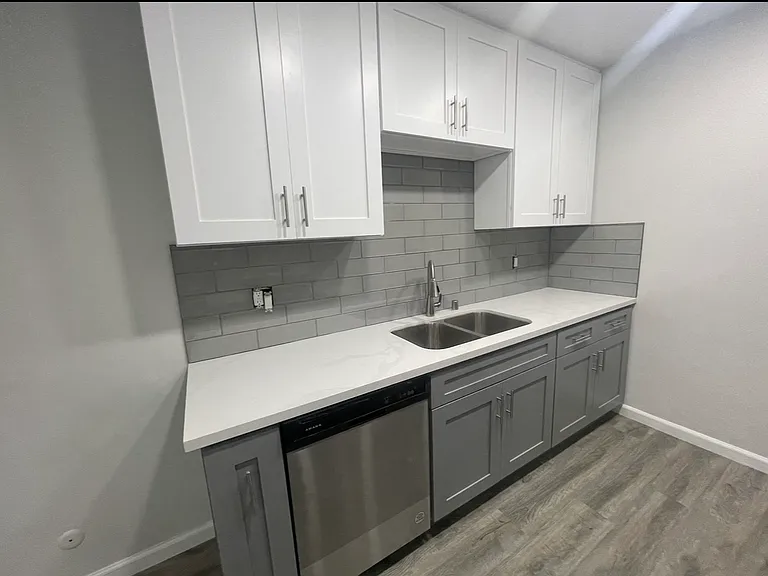 1060 S Sherbourne Dr #103 — Photo 4