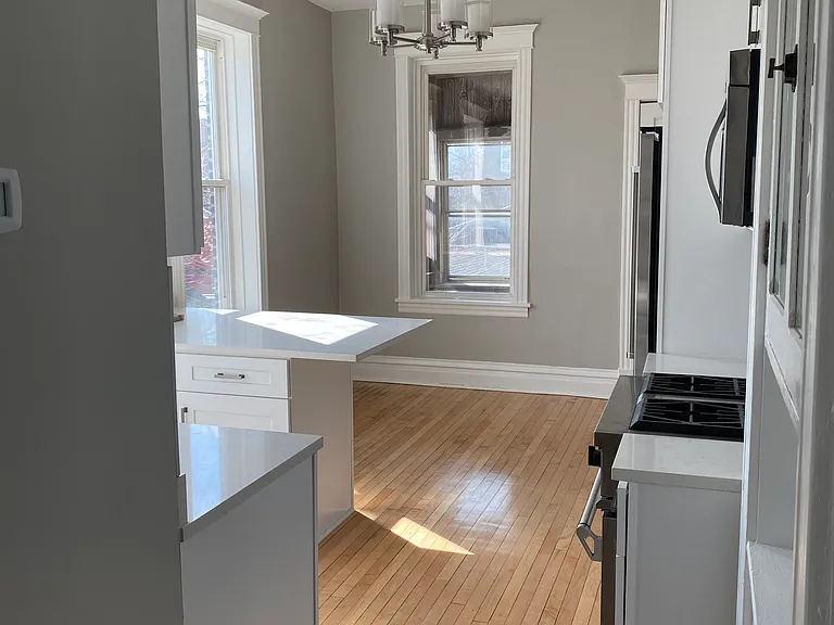 1916 N Winchester Ave #2 — Photo 3