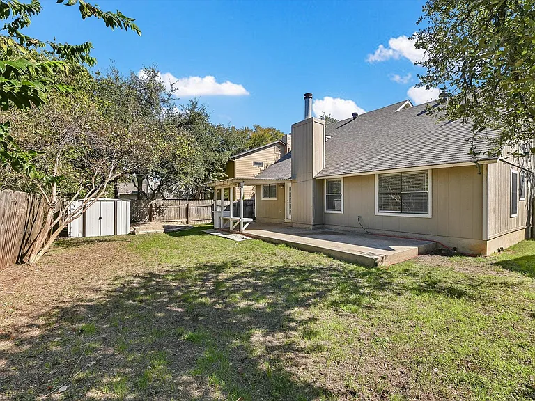 6808 Luckenbach Ln — Photo 22