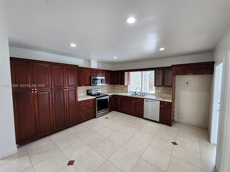 4233 Jackson St — Photo 1