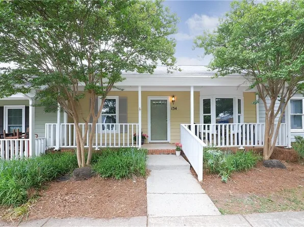 814 Guilford College Rd APT 134, Greensboro, NC 27409