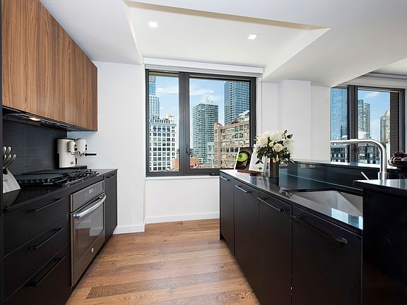 4th image of 411 35th St #9W2B