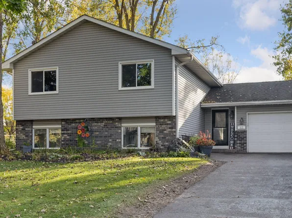 512 84th Ln NW, Coon Rapids, MN 55433