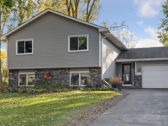 512 84th Ln NW, Coon Rapids, MN 55433