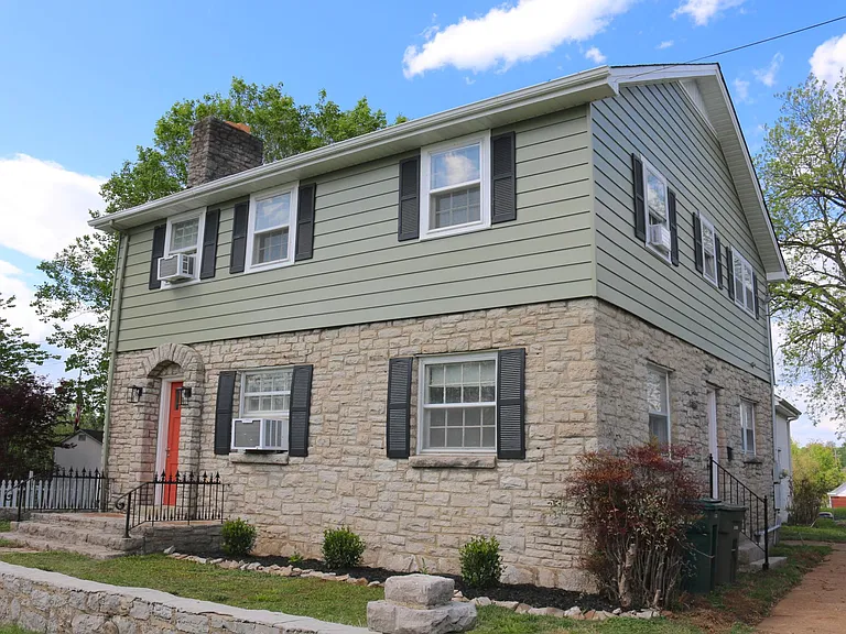 210 W Poplar St #B — Photo 2