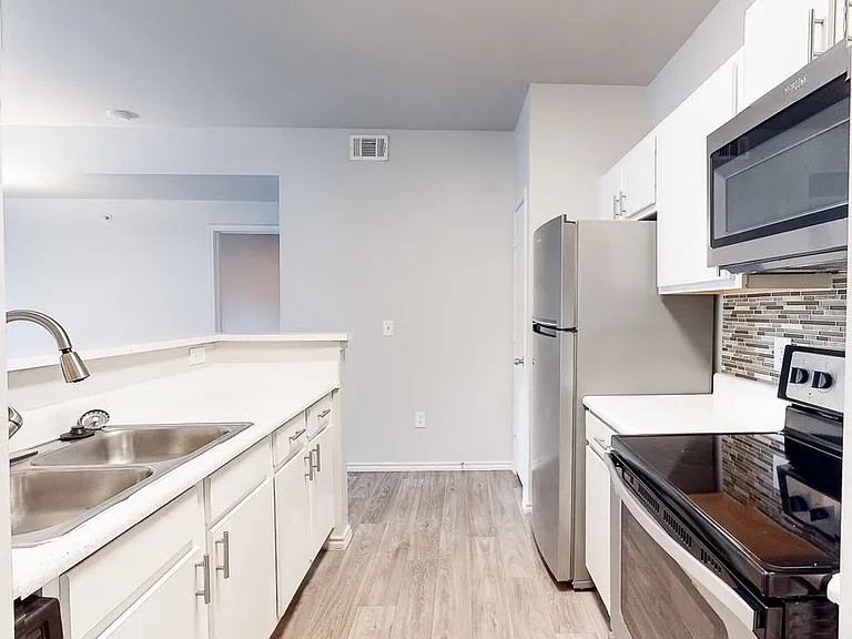 Sereno Park Apartments — Photo 87