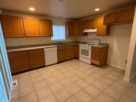5th image of 1705 W Bemis St