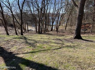 300 Southshore Dr, Greenback, TN 37742
