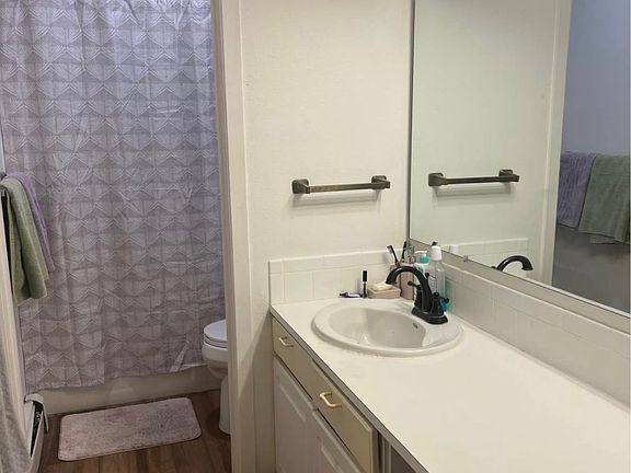 4th image of 1527 Blake Ave APT 202