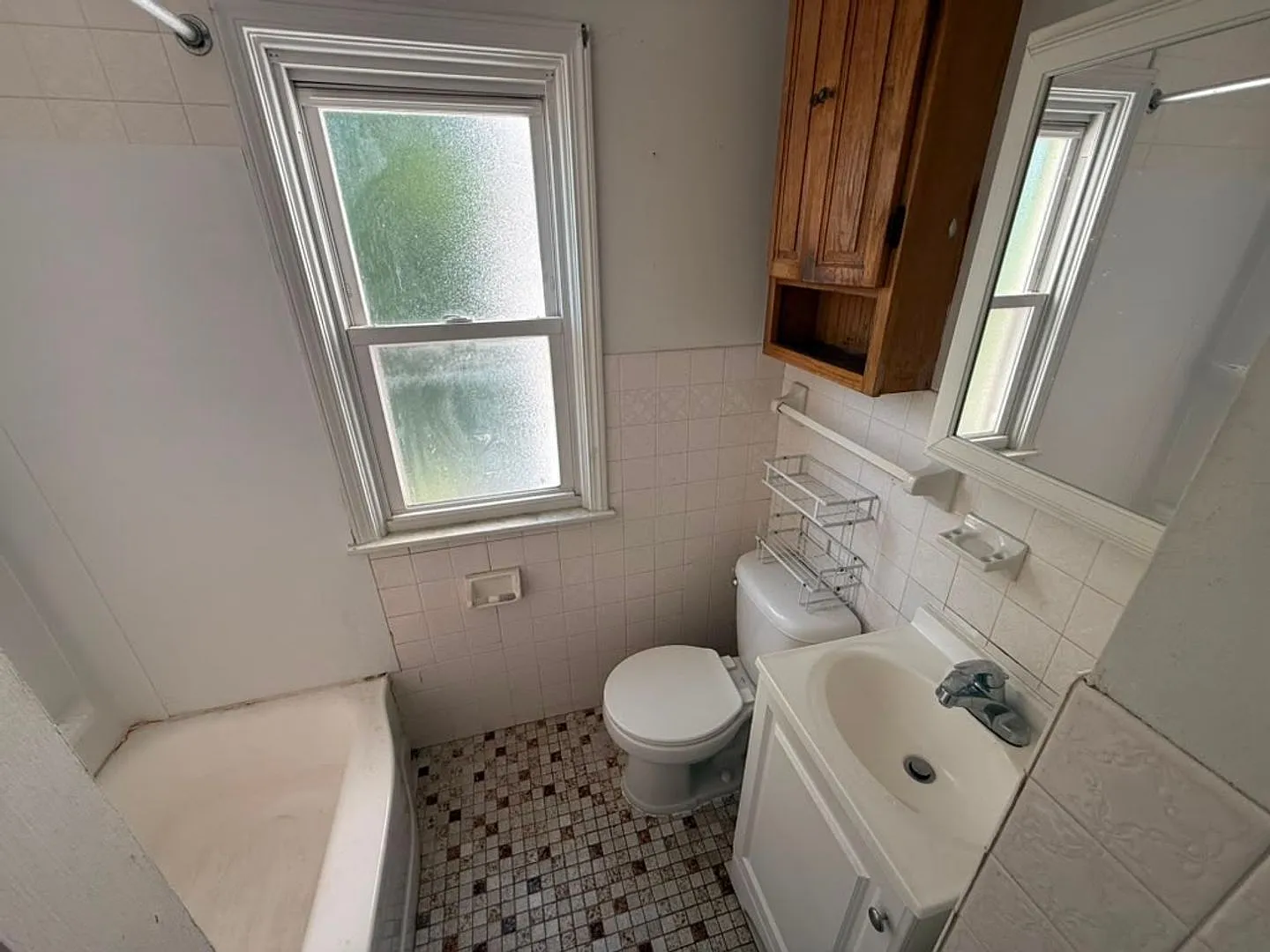 2-Bed, 1 Bath Beautiful Single- Family Home In Cleveland Heights! — Photo 4