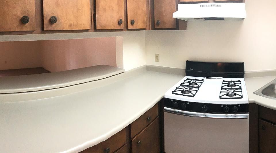 Kitchen with Full Size Appliances