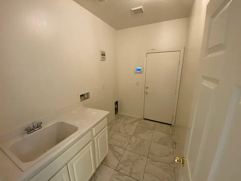 1393 Veronica Trl — Photo 7