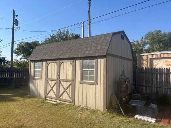 425 Driftwood Ln, Liberal, KS 67901