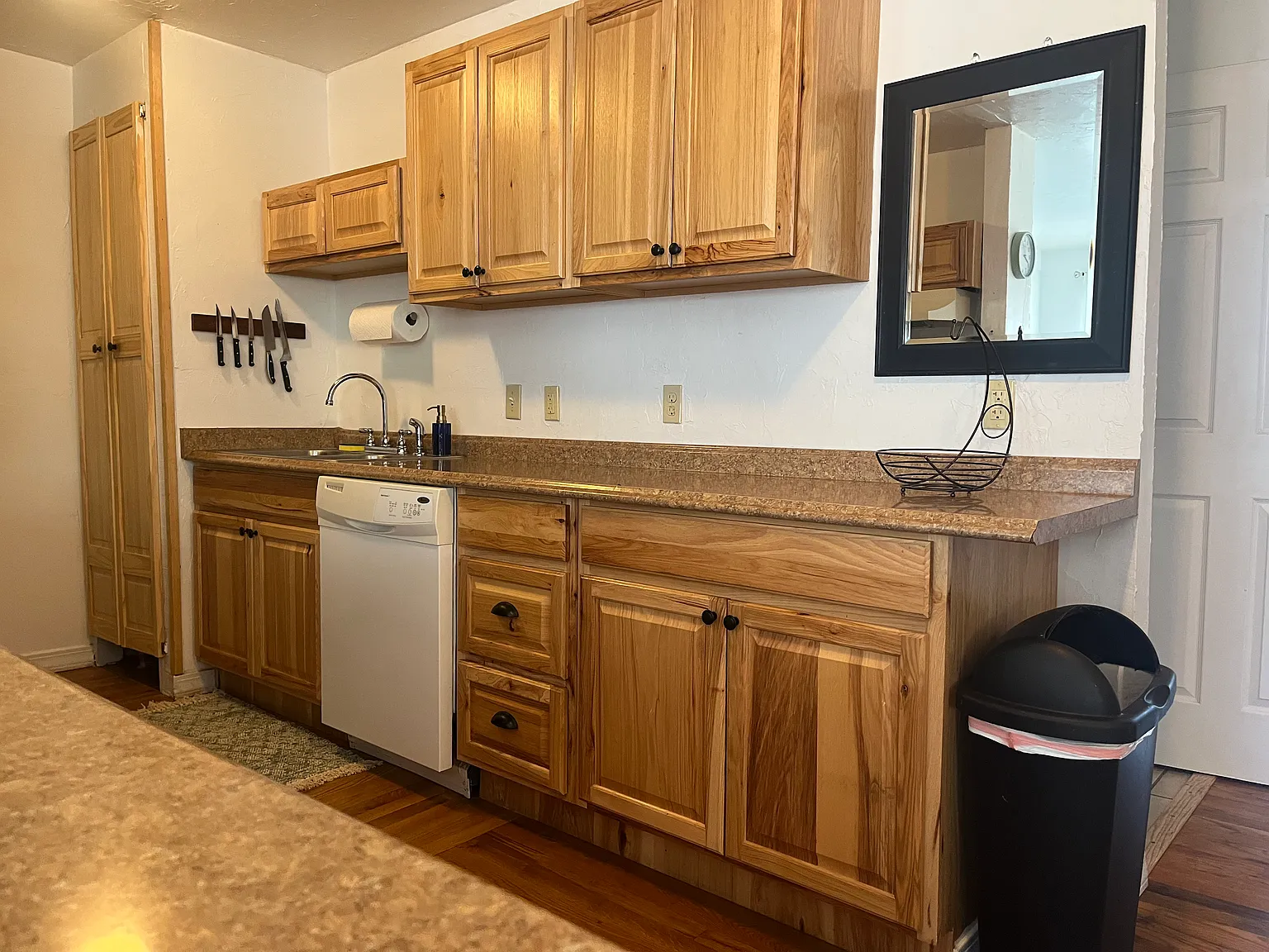 2 bed, 990 sqft, $1,500 — Photo 2