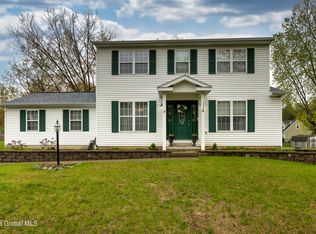 3 Nottingham Dr, Saratoga Springs, NY 12866