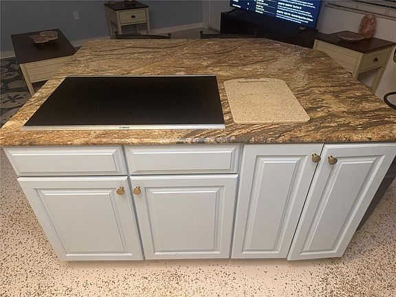 4th image of 525 Manatee Ct APT 21