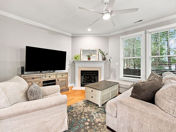 4th image of 203 Ashton Hall Ln