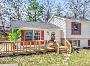 552 Rockbridge Dr SE, Leesburg, VA