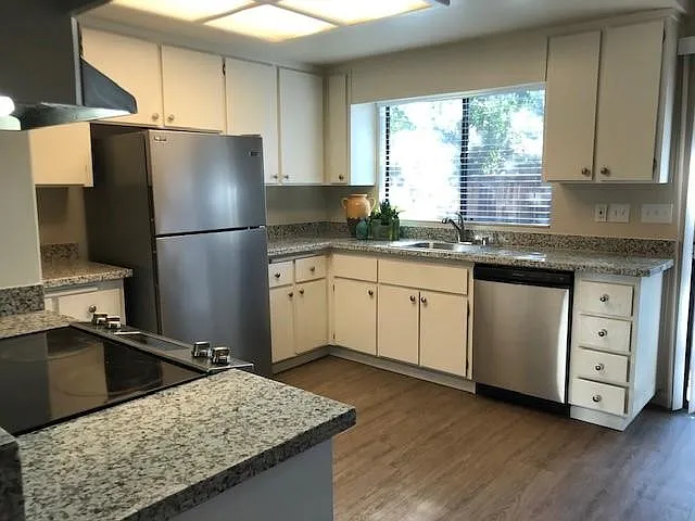 2 bed, 1.5 bath, 1200 sqft, $3,345 — Photo 4