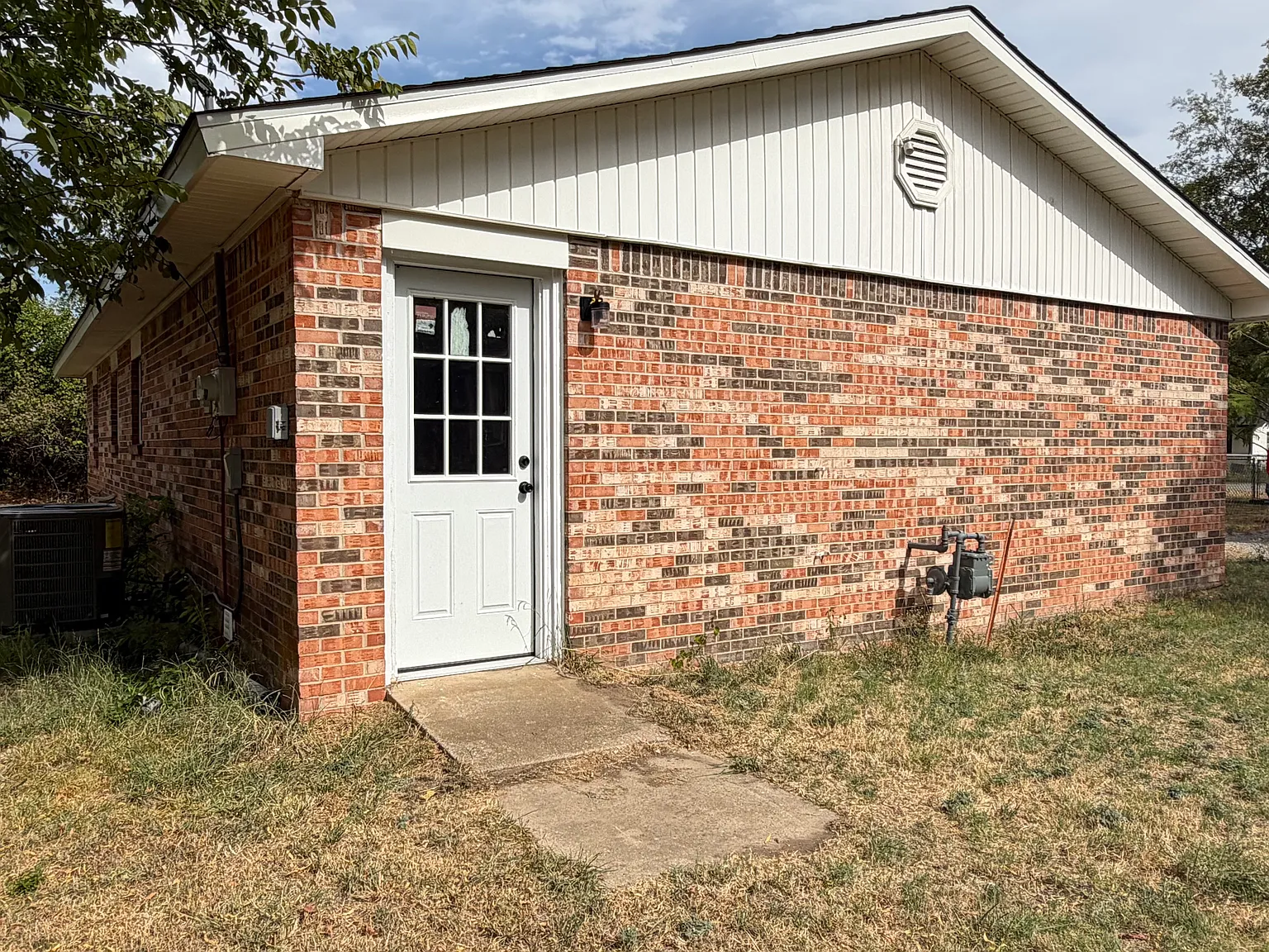 1918 W Wyandotte Ave — Photo 2
