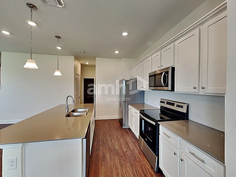 14613 Cedar Mill Dr — Photo 3