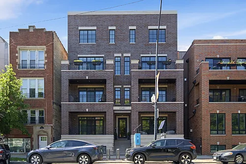 2341 W Roscoe St #2W Photo 1