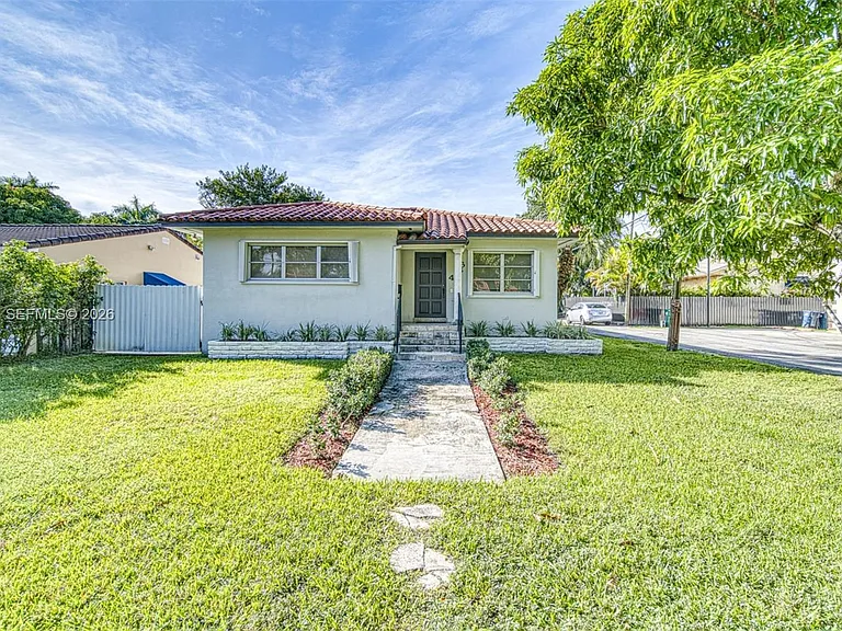 4136 SW 14th St — Photo 1