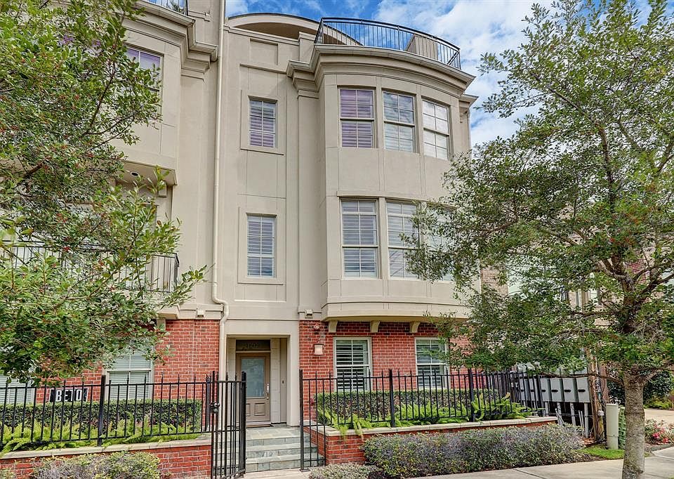 This home offers style from front to back and top to bottom. It is a corner unit with an amazing rooftop deck located in the heart of the Museum District.