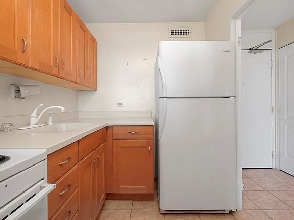 4th image of 88 W Schiller St APT 803