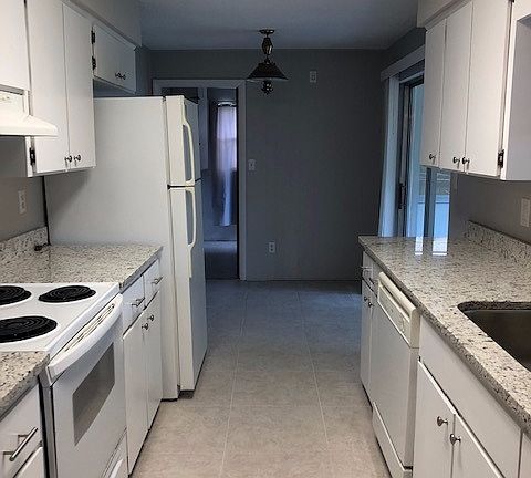 4th image of 65 Dahlia Dr