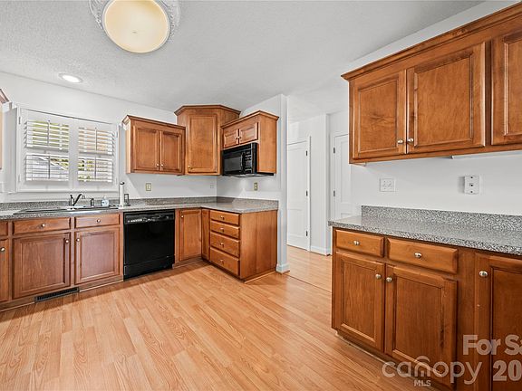 4th image of 10670 Troutman Rd
