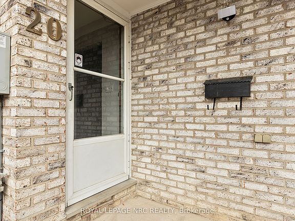 5th image of 20 Canterbury Dr