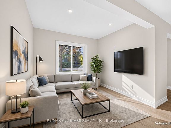 4th image of 230 Bayview Ave