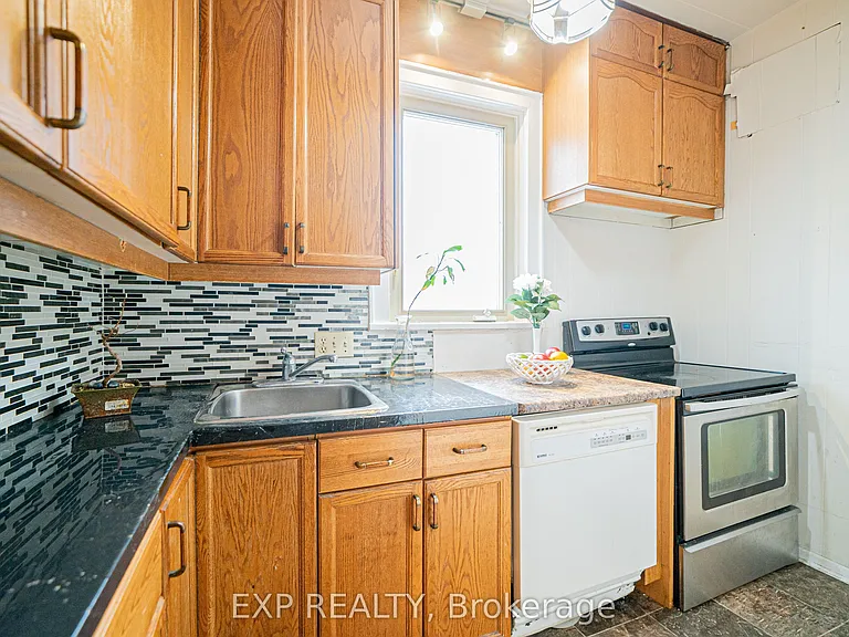 52 Proctor Blvd #MAIN — Photo 9