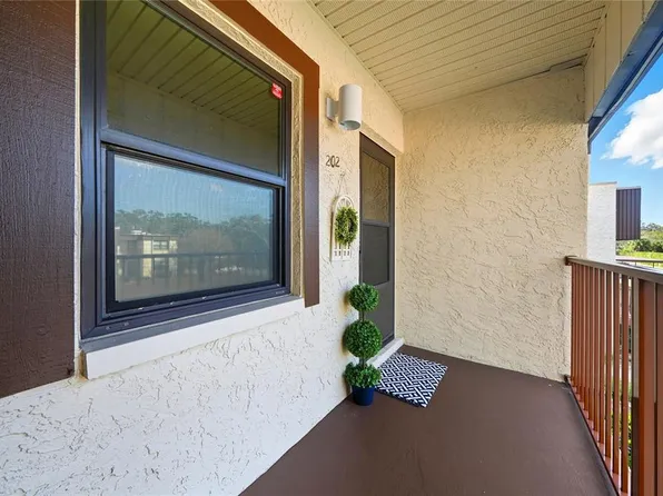 2400 Winding Creek Blvd APT 9-202, Clearwater, FL 33761