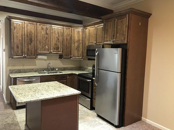4th image of 555 E Main St #203