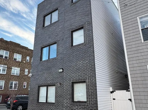 36 Auburn St, Paterson, NJ