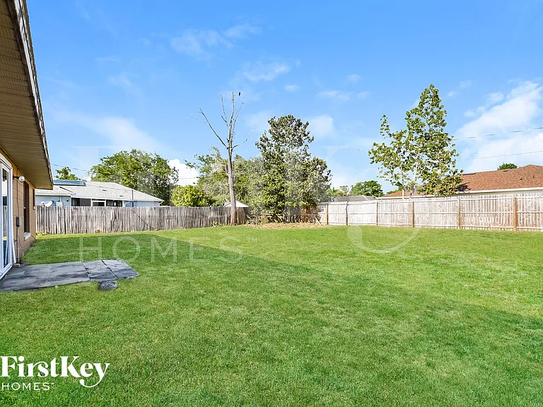 1051 Shepherd Ave — Photo 18